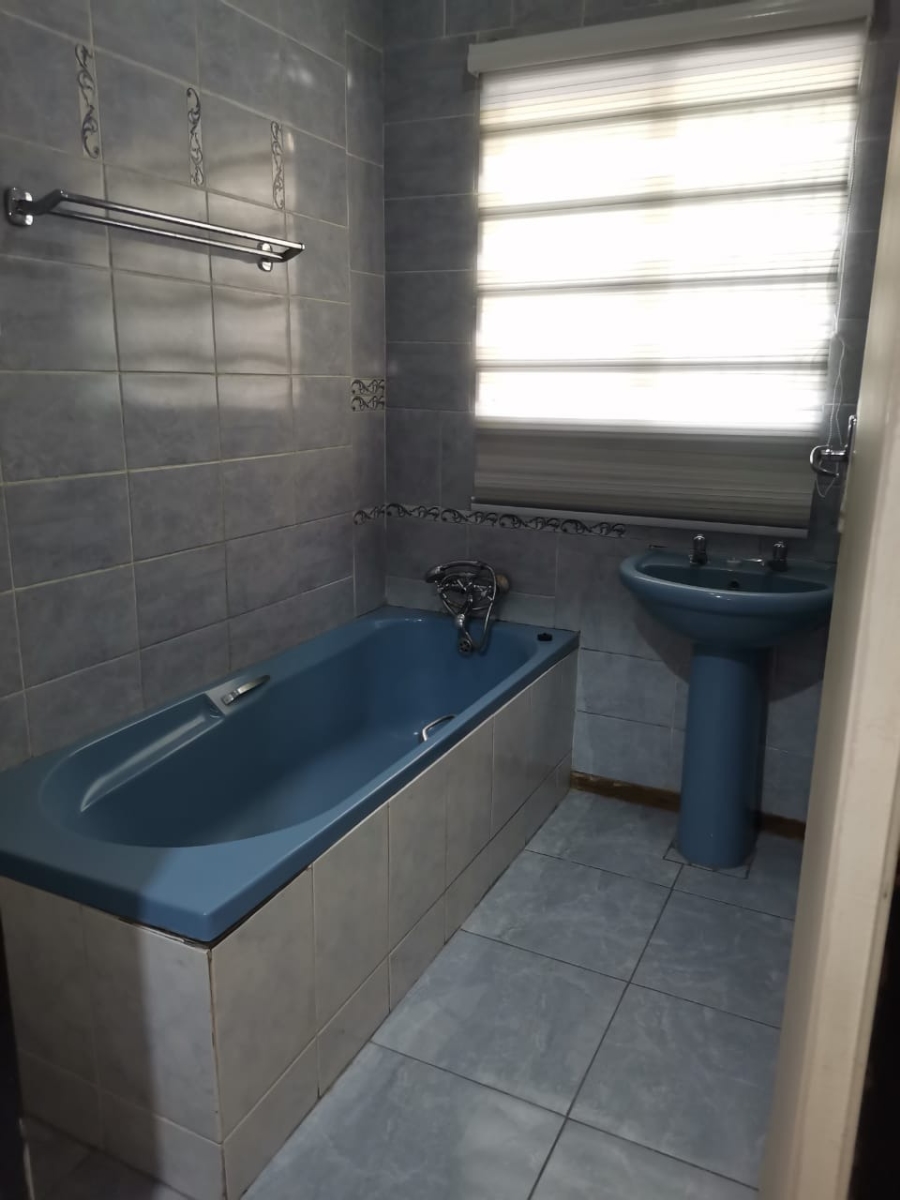 To Let 3 Bedroom Property for Rent in Tlhabane West North West